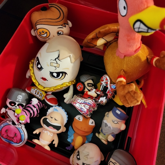 FGTV TV Case with Merch, red - Picture 3 of 3